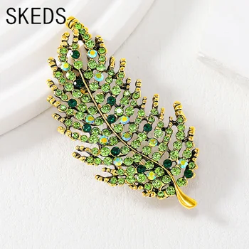 SKEDS Модни Изискани Луксозни значки с лъскави листа от планински кристал, Игли за жени, Дамски Дизайнерски бижута, Брошки за Корсаж