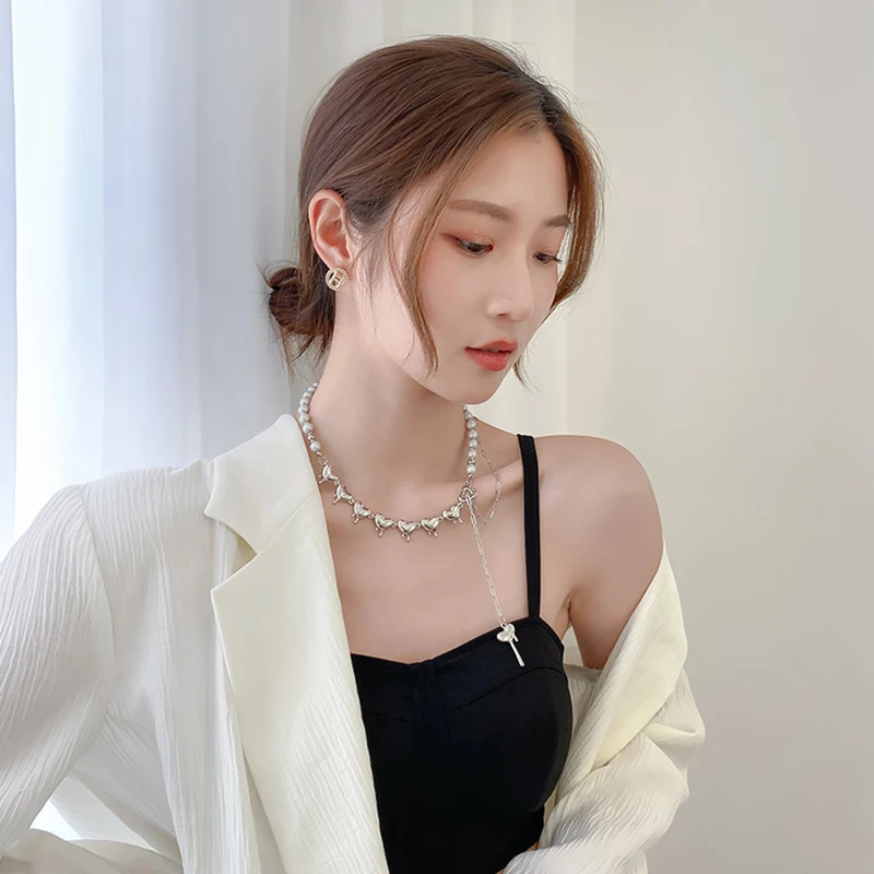 Новият корейски модерен дизайн, сращенное светоотражающее перлена огърлица Love за жени, лека луксозна универсална окачване на ключицата4